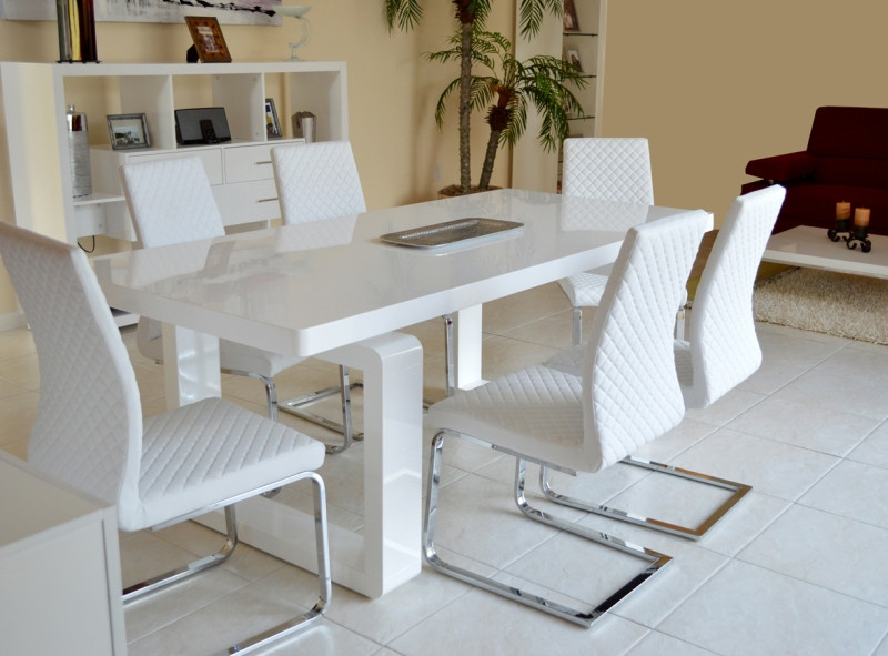 Casa Blanca 5-Piece Dining Set 