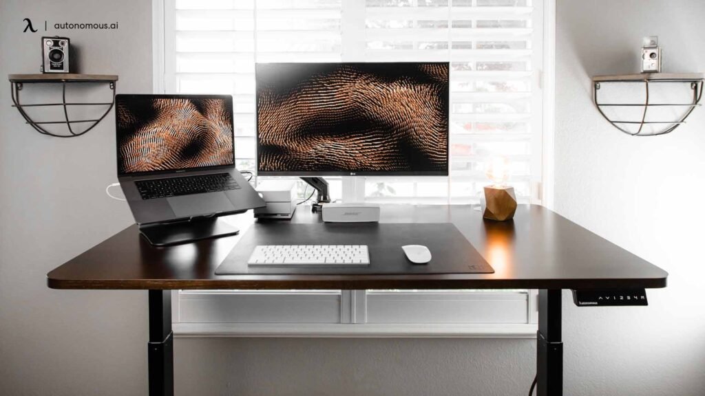 Choosing the Right Desk for a College Student’s Room or Apartment